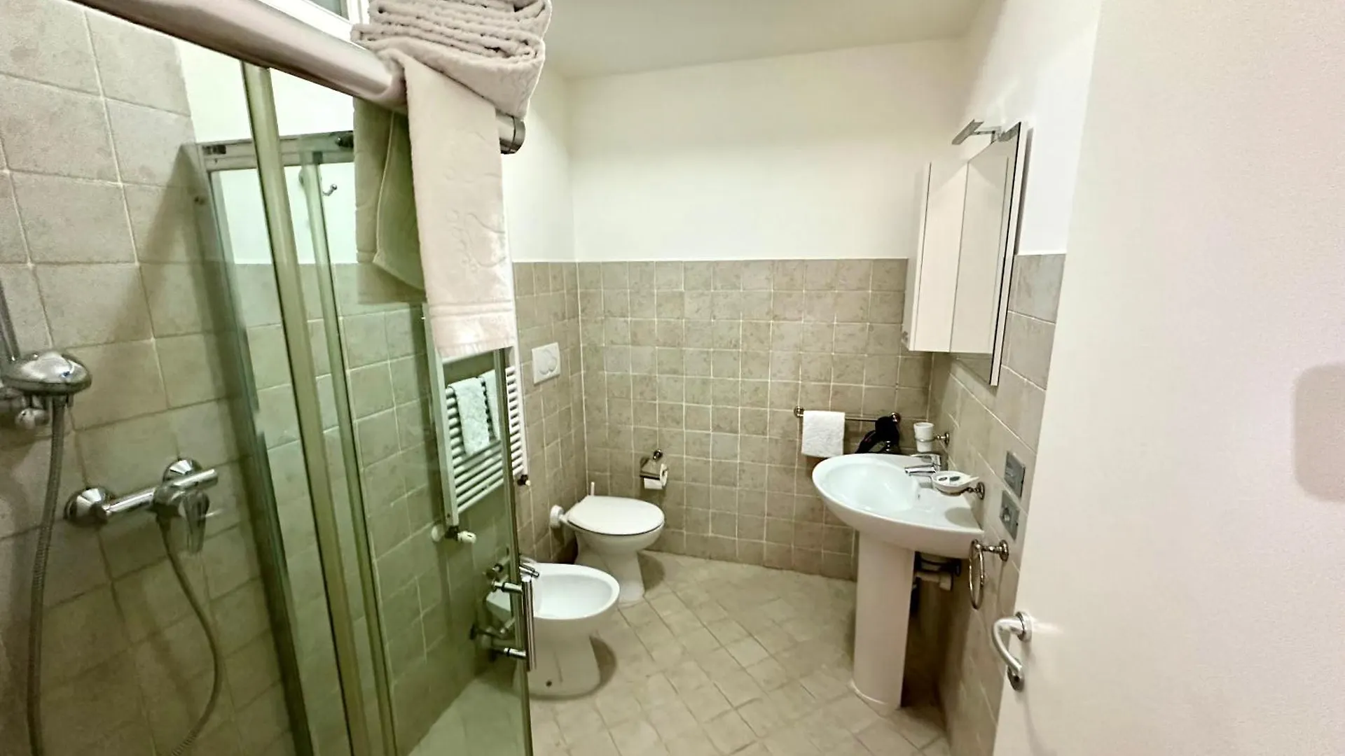 Ai Giardini Rooms -Vicino Ospedale Borgo Trento E Centro Storico Verona 2*,